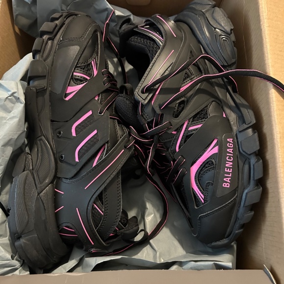 Balenciaga - Picture 6 of 6